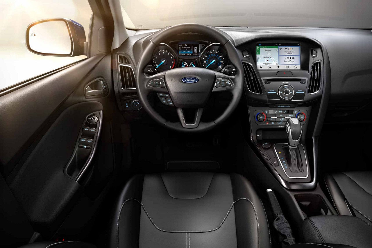 2018 Ford Focus Black Leather Front Interior Dashboard